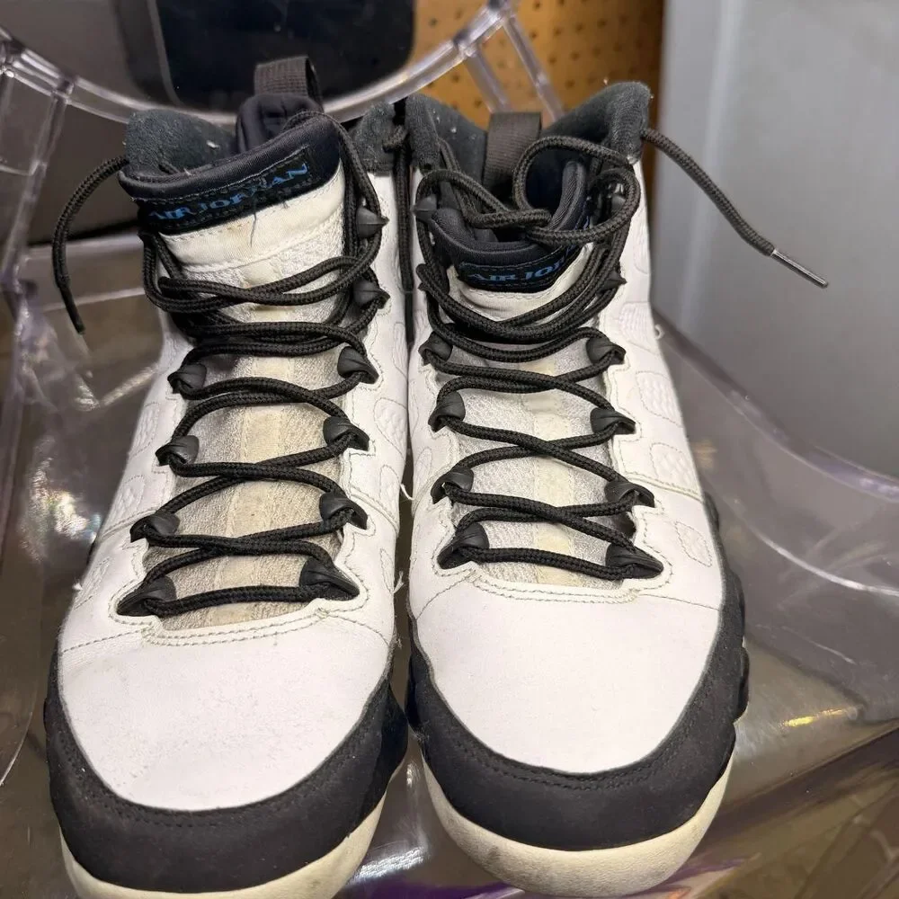 Jordan Men's White and Blue Trainers